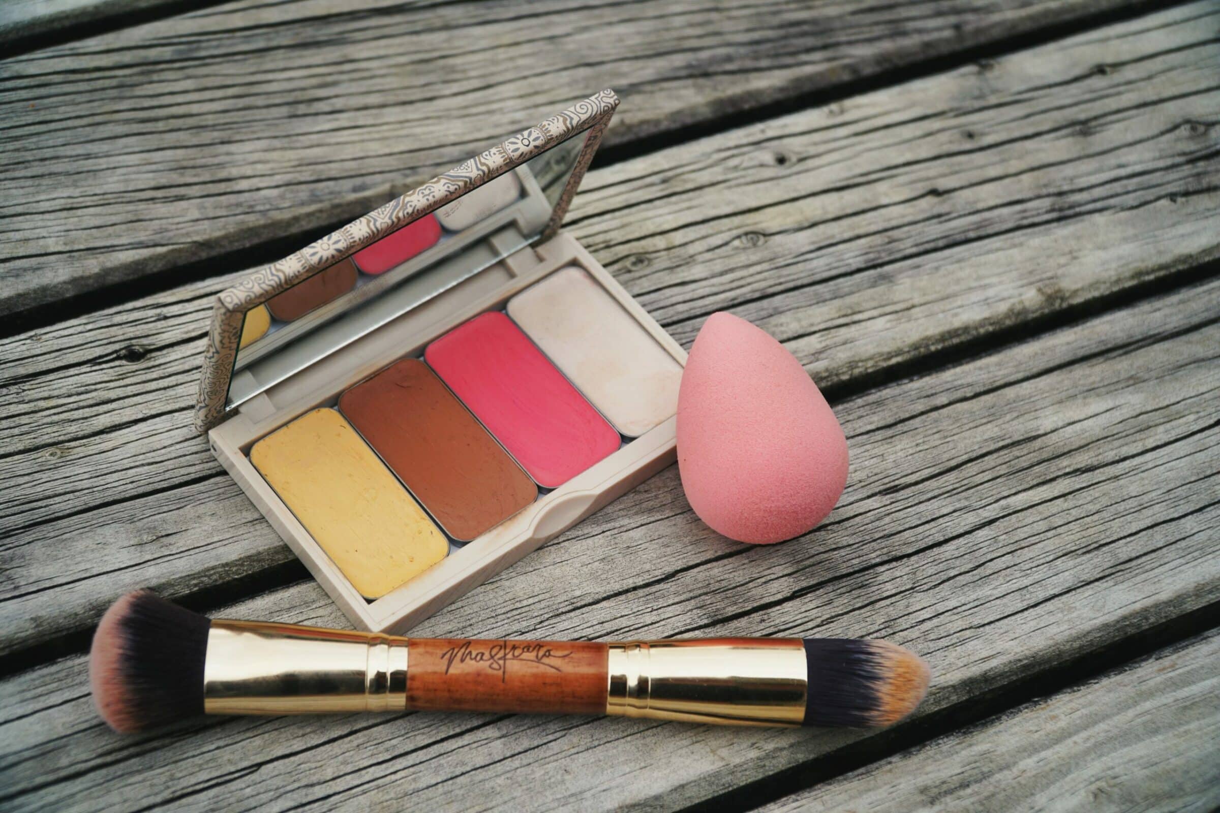 How to Fill a Compact with Maskcara Beauty, with maskcarabeautygirl.com, All you need to know to fill and remove colors from a Maskcara makeup compact